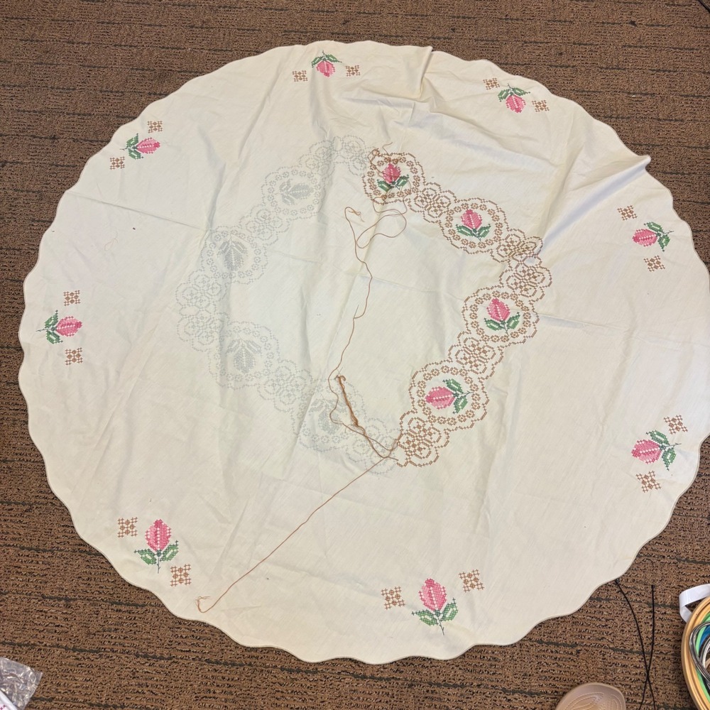 Vintage Unfinished Cross Stitch Round Tablecloth Pink Rose Scalloped 35 Inch